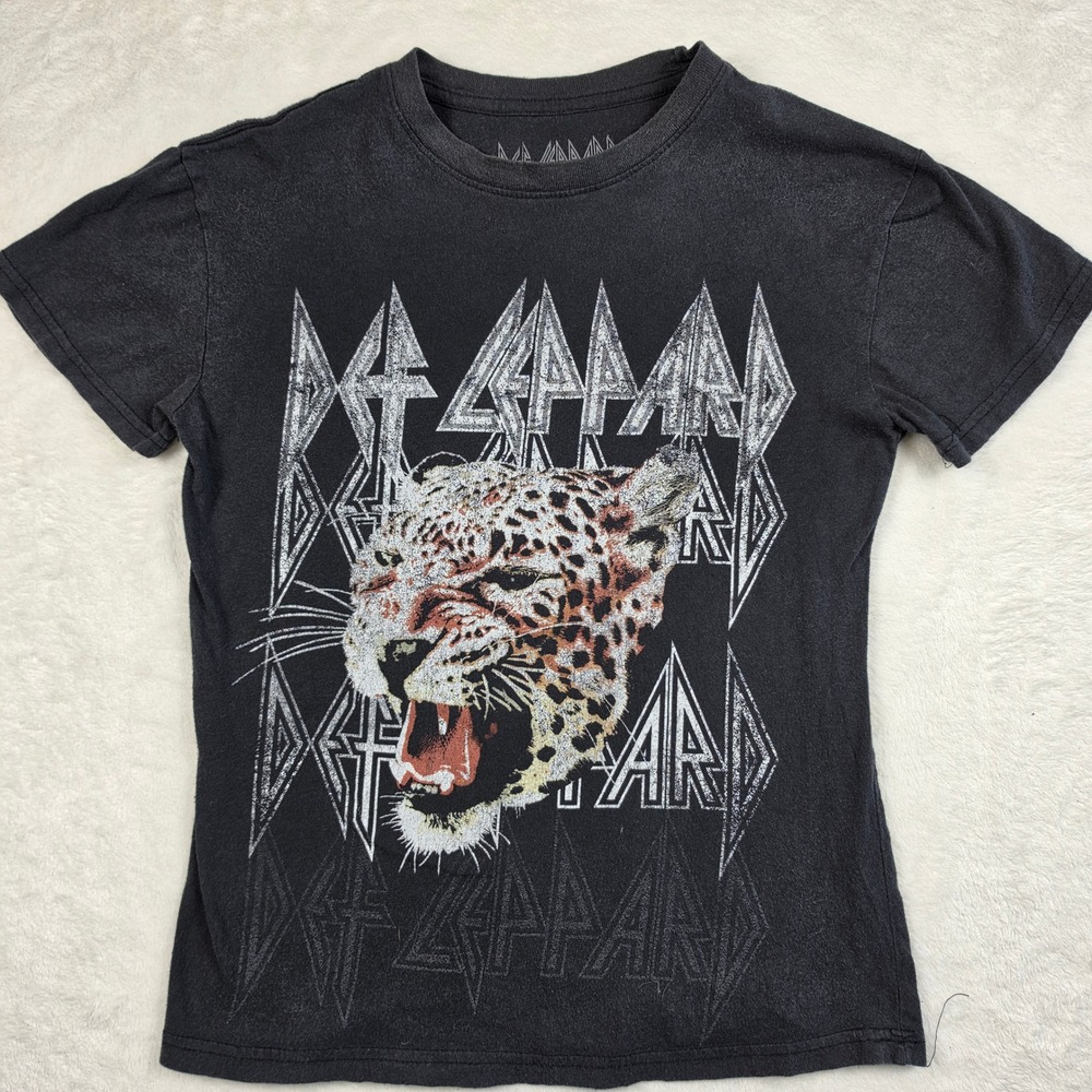 Def Leppard Graphic T-Shirt Women XS Black Excellent Leopard Band‎ Tee
